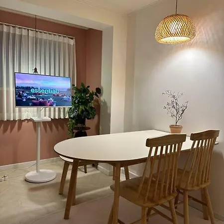 10-Minute Walk From Hongdae Entrance Station, 2 Rooms, 3 Beds