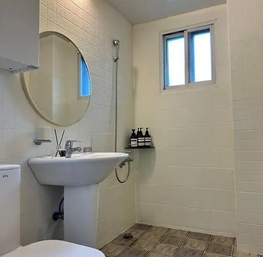 Апартаменты 10-minute Walk From Hongdae Entrance Station, 2 Rooms, 3 Beds