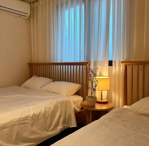 Апартаменты 10-minute Walk From Hongdae Entrance Station, 2 Rooms, 3 Beds Сеул