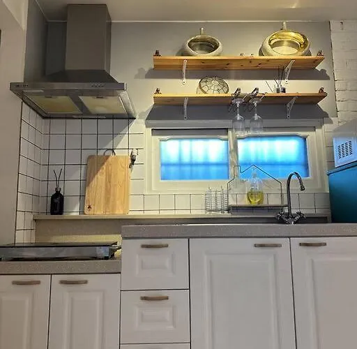 10-minute Walk From Hongdae Entrance Station, 2 Rooms, 3 Beds