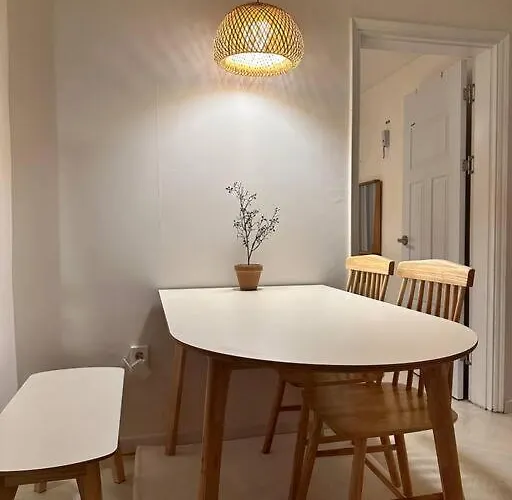 Апартаменты 10-minute Walk From Hongdae Entrance Station, 2 Rooms, 3 Beds