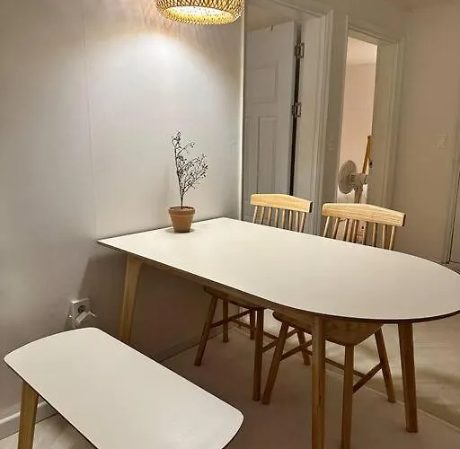 10-minute Walk From Hongdae Entrance Station, 2 Rooms, 3 Beds Апартаменты *