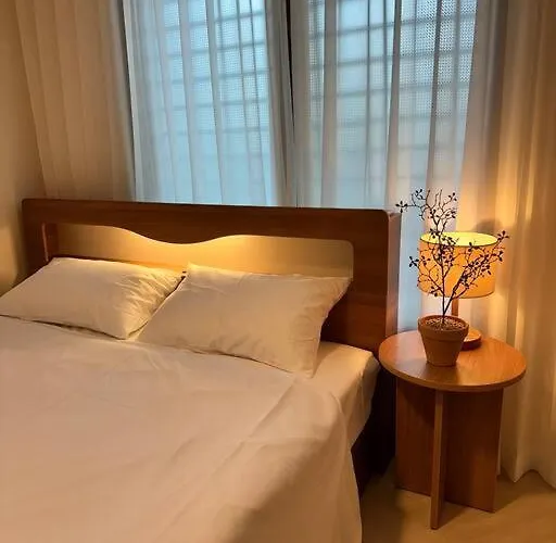 Апартаменты 10-minute Walk From Hongdae Entrance Station, 2 Rooms, 3 Beds *