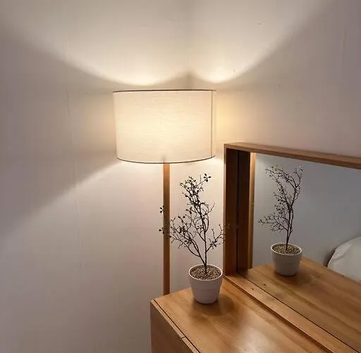 10-minute Walk From Hongdae Entrance Station, 2 Rooms, 3 Beds * Сеул