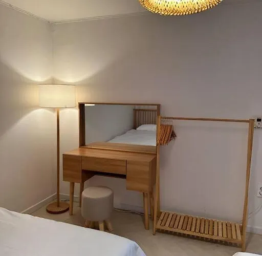 10-minute Walk From Hongdae Entrance Station, 2 Rooms, 3 Beds Сеул
