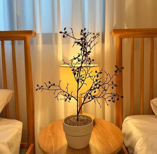 10-minute Walk From Hongdae Entrance Station, 2 Rooms, 3 Beds Апартаменты